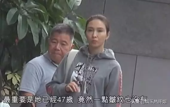 黎姿做幸福少奶奶,帶全家外出逛街,全程與老公甜蜜相擁!