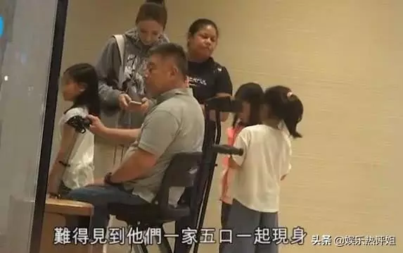 黎姿做幸福少奶奶,帶全家外出逛街,全程與老公甜蜜相擁!