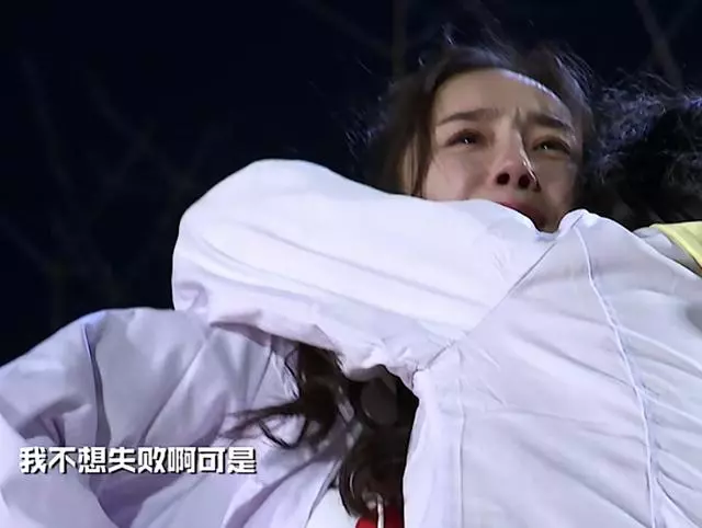 離婚後的楊冪第一次示弱,淚流滿面照片被瘋傳,網友:太委屈!