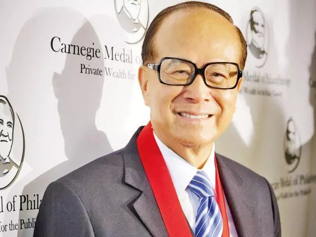 一生只愛一人,妻子去世29年,每年第一天必須攜全家拜祭亡妻