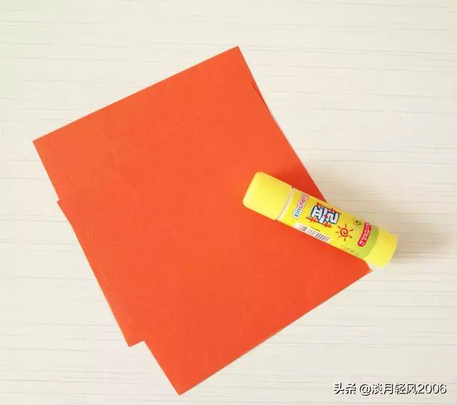 幼兒園手工,一張彩紙折出美麗的楓葉,簡單易學