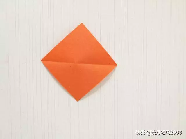 幼兒園手工,一張彩紙折出美麗的楓葉,簡單易學