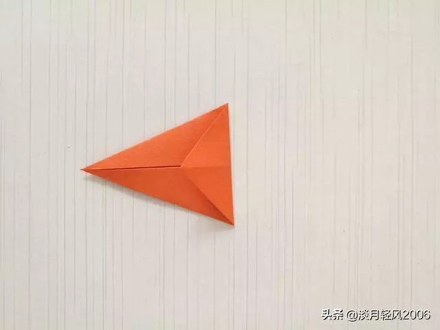 幼兒園手工,一張彩紙折出美麗的楓葉,簡單易學