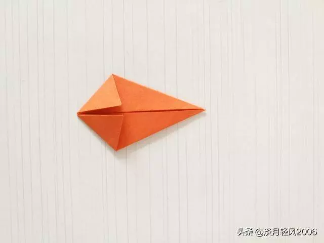 幼兒園手工,一張彩紙折出美麗的楓葉,簡單易學