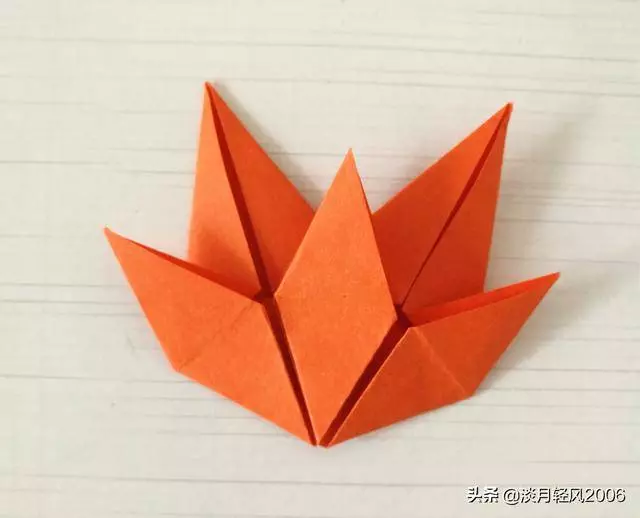 幼兒園手工,一張彩紙折出美麗的楓葉,簡單易學
