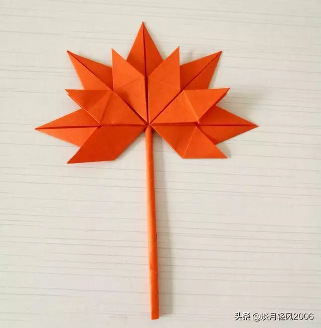 幼兒園手工,一張彩紙折出美麗的楓葉,簡單易學