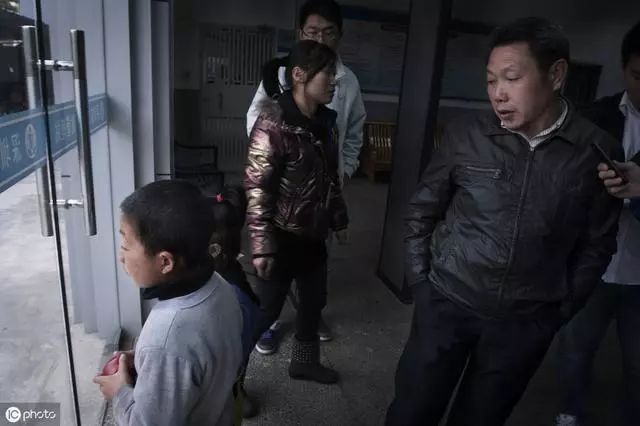 人販子新套路:寶媽遇到3種情況,別哭喊!牽牢孩子的手最重要