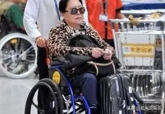 曾是著名影后,嫁導演遭家暴,三婚嫁大16歲男友,69歲坐輪椅度日