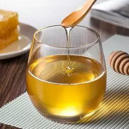 蜂蜜水怎么喝什麼時候喝?超過這個溫度易致癌,教你正確喝蜂蜜水