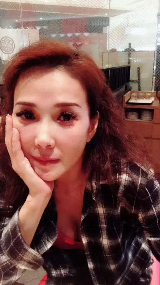 感激一輩子!丁國琳曝「孩子爸不認女兒」當她面娶別人 淚謝霸氣男星:「當時他給我100萬養孩子」