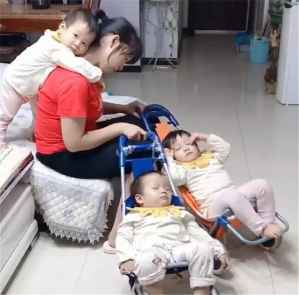 妻子和母親照顧3胞胎,妻子卻經常抱怨累 出差提前回家丈夫當場淚目:對不起老婆