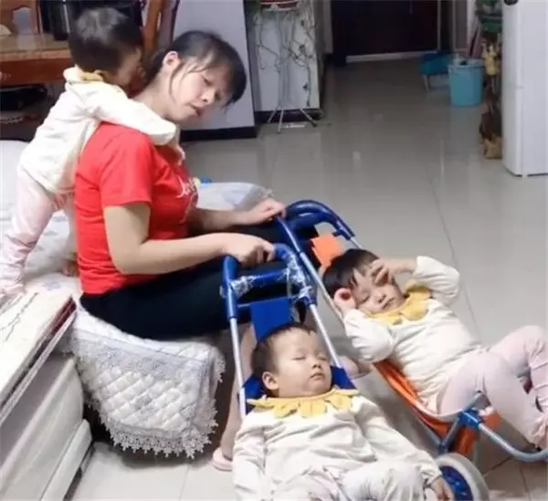 妻子和母親照顧3胞胎,妻子卻經常抱怨累 出差提前回家丈夫當場淚目:對不起老婆