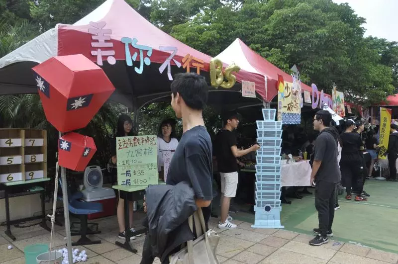 建國科大校慶 夜市搬進園遊會