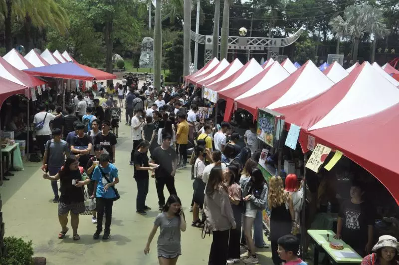 建國科大校慶 夜市搬進園遊會