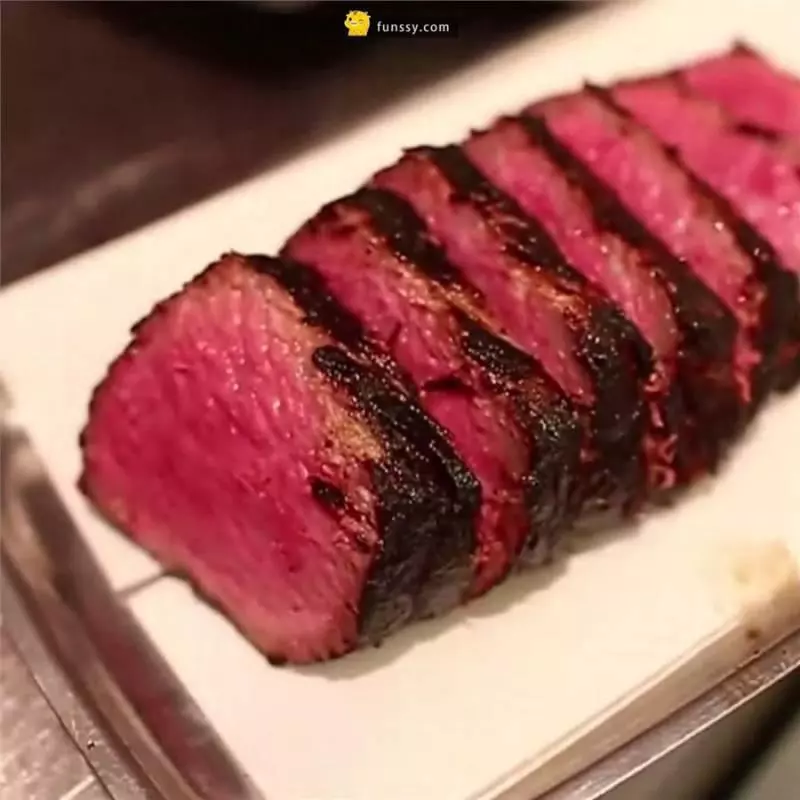 「精選 14 種貴到嚇死人的豪奢級食物」 #13「北海道西瓜」1顆價值千元臺幣