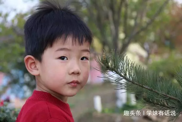 六歲兒子放學去買雪糕一去不回,十八年後一杯豆漿,兒子認出親媽