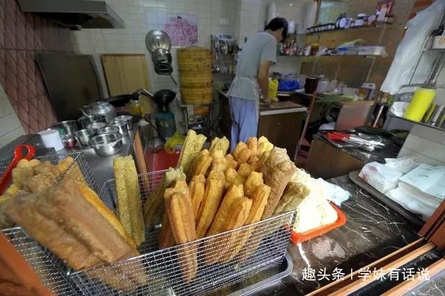 六歲兒子放學去買雪糕一去不回,十八年後一杯豆漿,兒子認出親媽