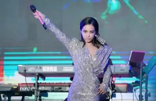 蔡依林演出時遭雷射筆直射眼睛,主辦方找到肇事者,移交相關部門