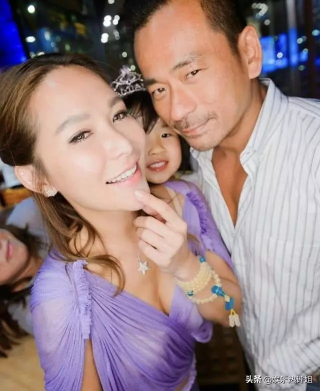 洗米嫂全家一起慶生,成功搶回老公洗米華,她連換二套漂亮裙吸晴!