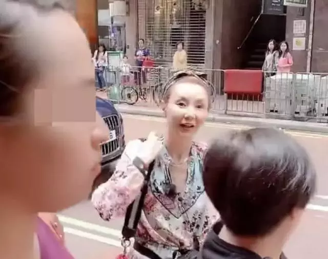 54歲張曼玉近照老態盡顯,禿眉駝背與年輕時的氣質反差太大!