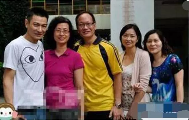 58歲劉德華一不小心曬出同學聚會照,林志玲曬出同學聚會照,再次證明有明星的聚會別去!
