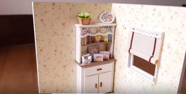 她買了一個「小貓日記」主題玩偶小屋動手DIY 最後做出來的作品療癒度100%