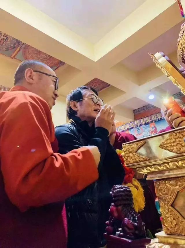 李連傑罕見帶57歲妻子現身,利智身材發福老了許多!