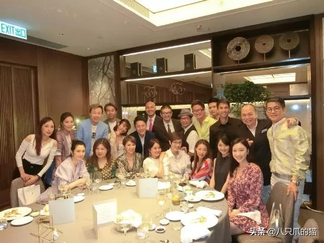 48歲洪欣與52歲陳法蓉同框亮相，一個清新文藝，一個酷帥有型！