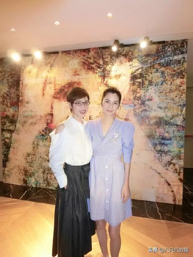 48歲洪欣與52歲陳法蓉同框亮相，一個清新文藝，一個酷帥有型！
