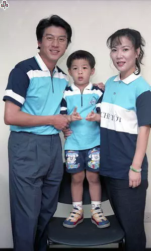 帥氣律師「謝震武」的嬌妻意外曝光!「美麗律師娘」賢慧能幹,身家竟「大有來頭」!