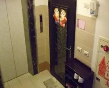 原來家裡大門這樣子後果超嚴重,不只漏財還讓身體越來越差,很多人都不知道