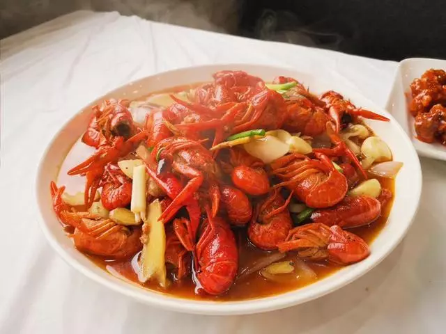 美味無敵的18道小龍蝦做法,大人小孩搶著吃,差點被饞哭!