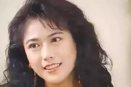 開party慶祝離婚!拒絕10億贍養費,她終於解脫了