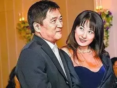 開party慶祝離婚!拒絕10億贍養費,她終於解脫了