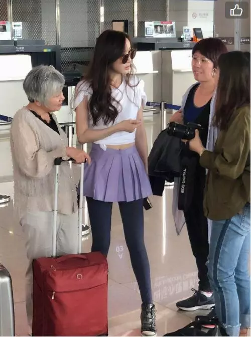 "台灣第一美女"蕭薔凍齡美貌登上英國媒體!50歲卻擁有18歲的火辣身材、少女顏值~太逆天~