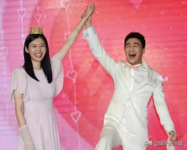 奚夢瑤陪四太逛街,何超蓮陪友人看演唱會,豪門裡的女人接地氣~~~