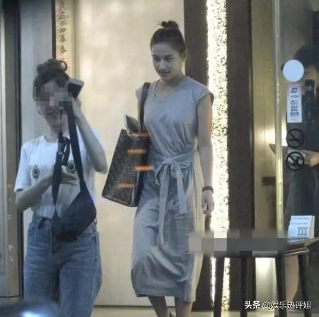 奚夢瑤陪四太逛街,何超蓮陪友人看演唱會,豪門裡的女人接地氣~~~