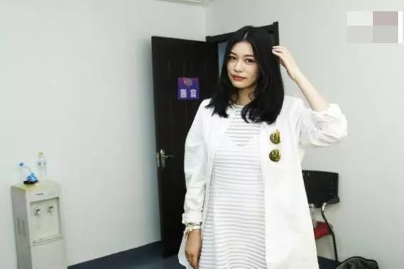 汪峰女兒小蘋果變漂亮,顏值不輸章子怡,和親媽葛薈婕就像雙胞胎!