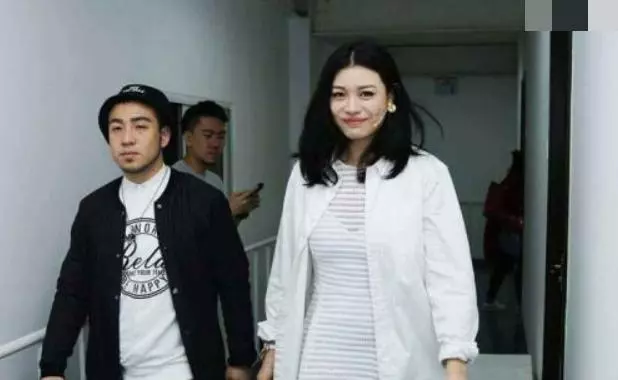 汪峰女兒小蘋果變漂亮,顏值不輸章子怡,和親媽葛薈婕就像雙胞胎!