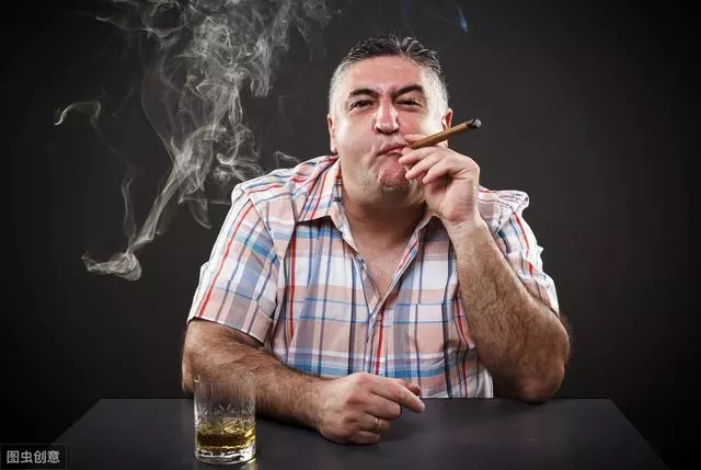 61歲大爺高溫泡腳,突發腦梗,醫生:這5大習慣,改掉一個也不至於此