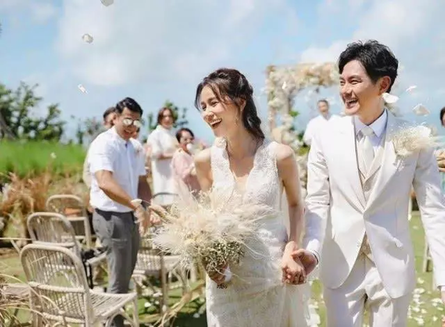 【婚禮高清照!】巴厘島低調舉辦婚禮!蕭正楠甜蜜告白:「若你不嫌棄,下輩子再約定!」