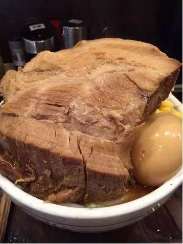 日本美食有多野?炒麵有18斤,叉燒能養活一家4口,香菜用盆裝!