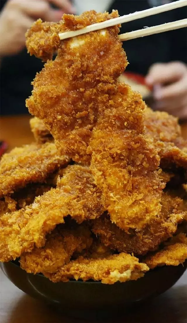 日本美食有多野?炒麵有18斤,叉燒能養活一家4口,香菜用盆裝!