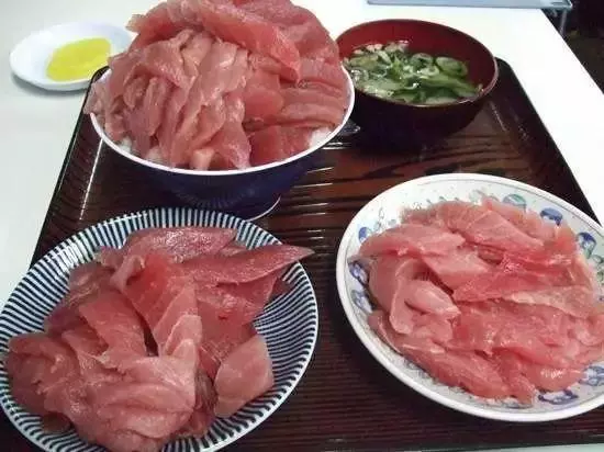 日本美食有多野?炒麵有18斤,叉燒能養活一家4口,香菜用盆裝!