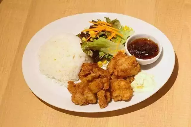 日本美食有多野?炒麵有18斤,叉燒能養活一家4口,香菜用盆裝!