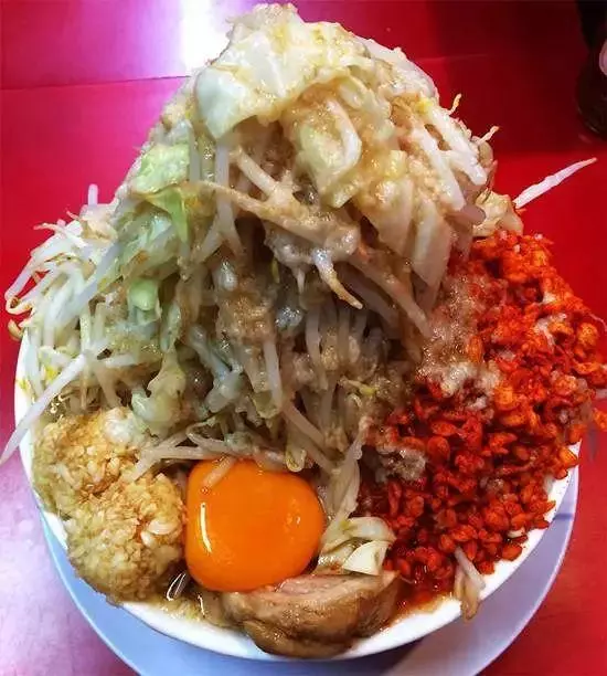 日本美食有多野?炒麵有18斤,叉燒能養活一家4口,香菜用盆裝!
