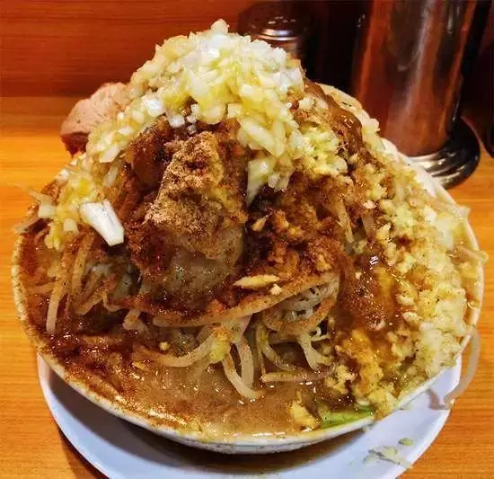 日本美食有多野?炒麵有18斤,叉燒能養活一家4口,香菜用盆裝!