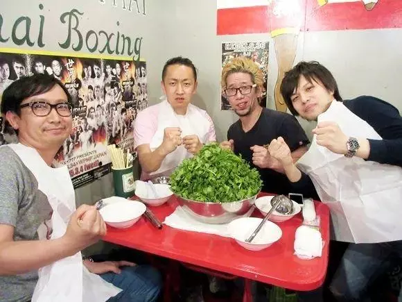 日本美食有多野?炒麵有18斤,叉燒能養活一家4口,香菜用盆裝!