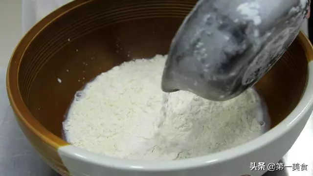 披薩別去買了,教你在家做,外酥里軟拉絲長,滿足各種挑食寶寶