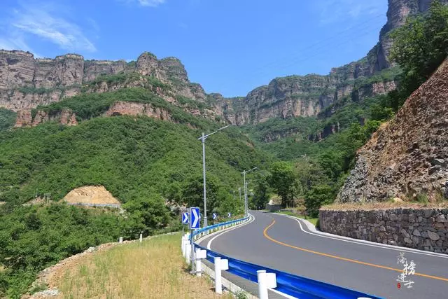 這個景區被譽為「東方科羅拉多」,充滿了雄奇險峻,還是五A景點